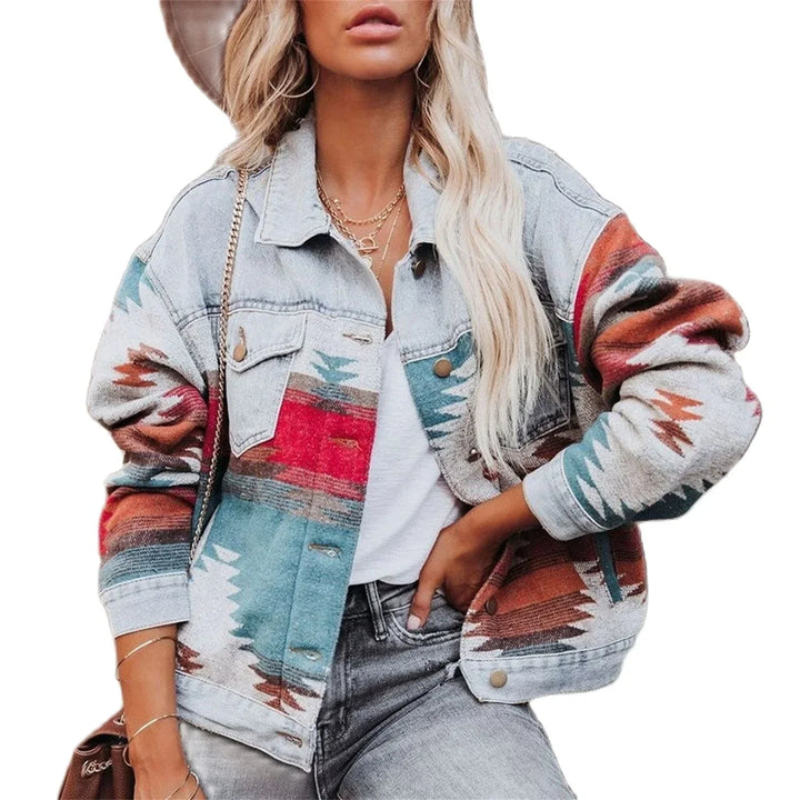 Gedetailleerd damesvest, Azteekse print met vintage flair. Ideaal voor een bohemian mode statement.