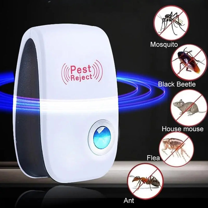Compacte elektronische insectenverjager in een woonkamer, beschermt tegen mieren, muggen en spinnen.