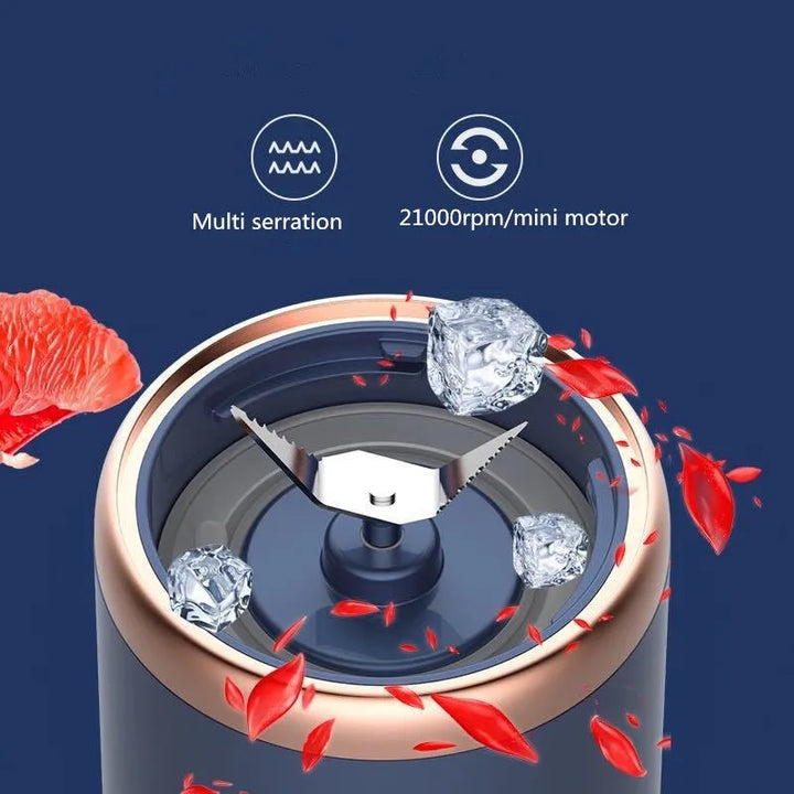 Gezonde smoothies maken met deze blauwe compacte elektrische blender.