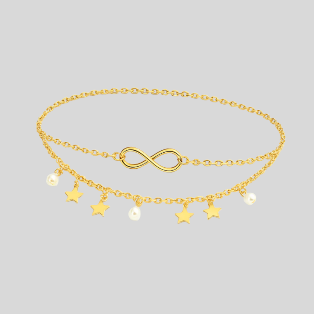 Stijlvolle goudkleurige gelaagde enkelketting voor dames met delicate sterren en glanzende parels.