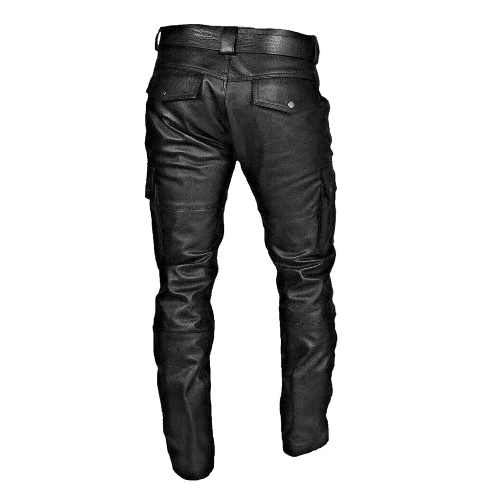 Robuuste zwarte PU leren herenbroek, model Alex, met biker details voor een moderne en stoere streetwear look.
