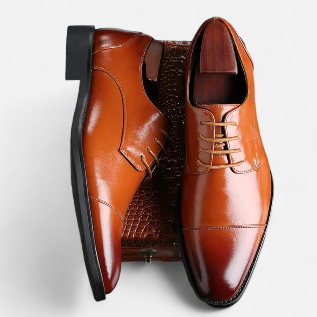 Hoogwaardige leren Oxford schoenen voor mannen, duurzaam en verfijnd, een essentieel item voor elke klassieke garderobe.