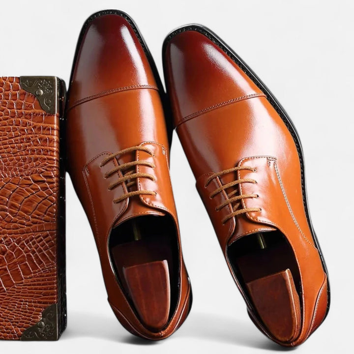 Zwarte heren Oxford schoenen, klassiek en elegant, perfect voor formele en zakelijke outfits. Comfortabel en tijdloos.
