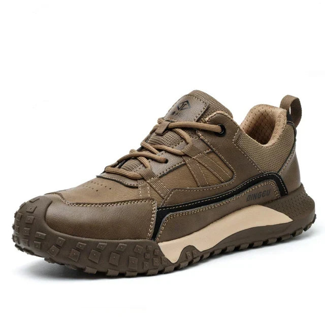 Modieuze zwarte heren werkschoenen in sneakerstijl met stalen neus, combineren veiligheid met een eigentijdse look.