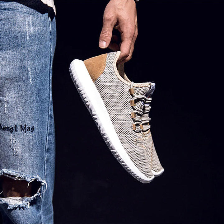 Heren sportieve beige sneakers zonder veters, voor een moeiteloos comfortabele stijl.