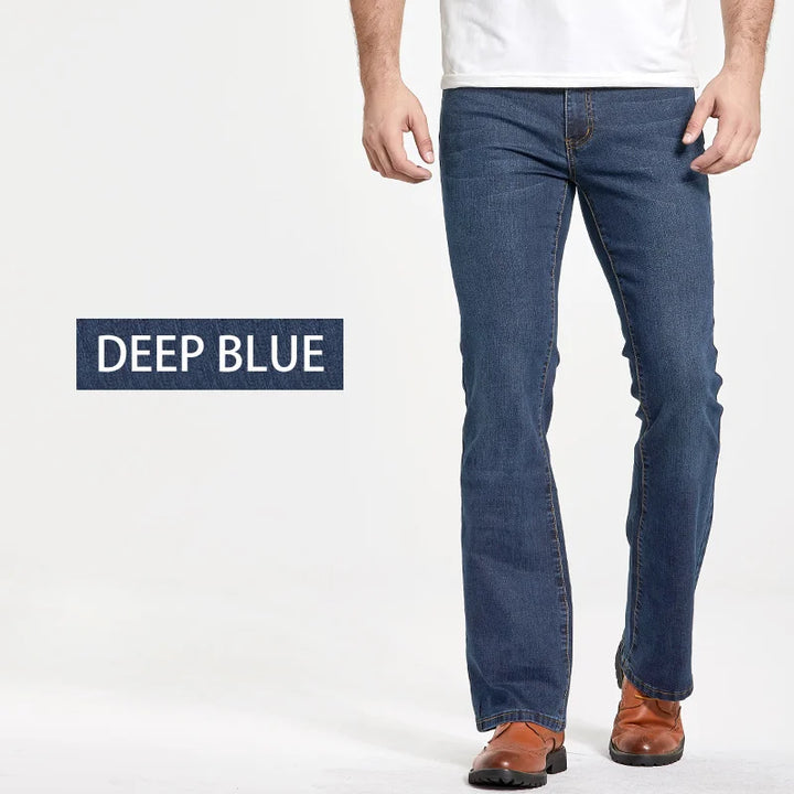 Blauwe heren boot cut jeans met uitlopende pijpen. Ideaal voor een casual en toch stijlvolle look.