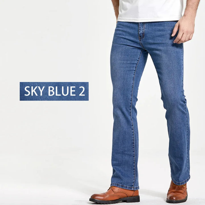 Zwarte boot cut herenjeans. Perfecte slim fit en comfortabel. Geschikt voor alle seizoenen.