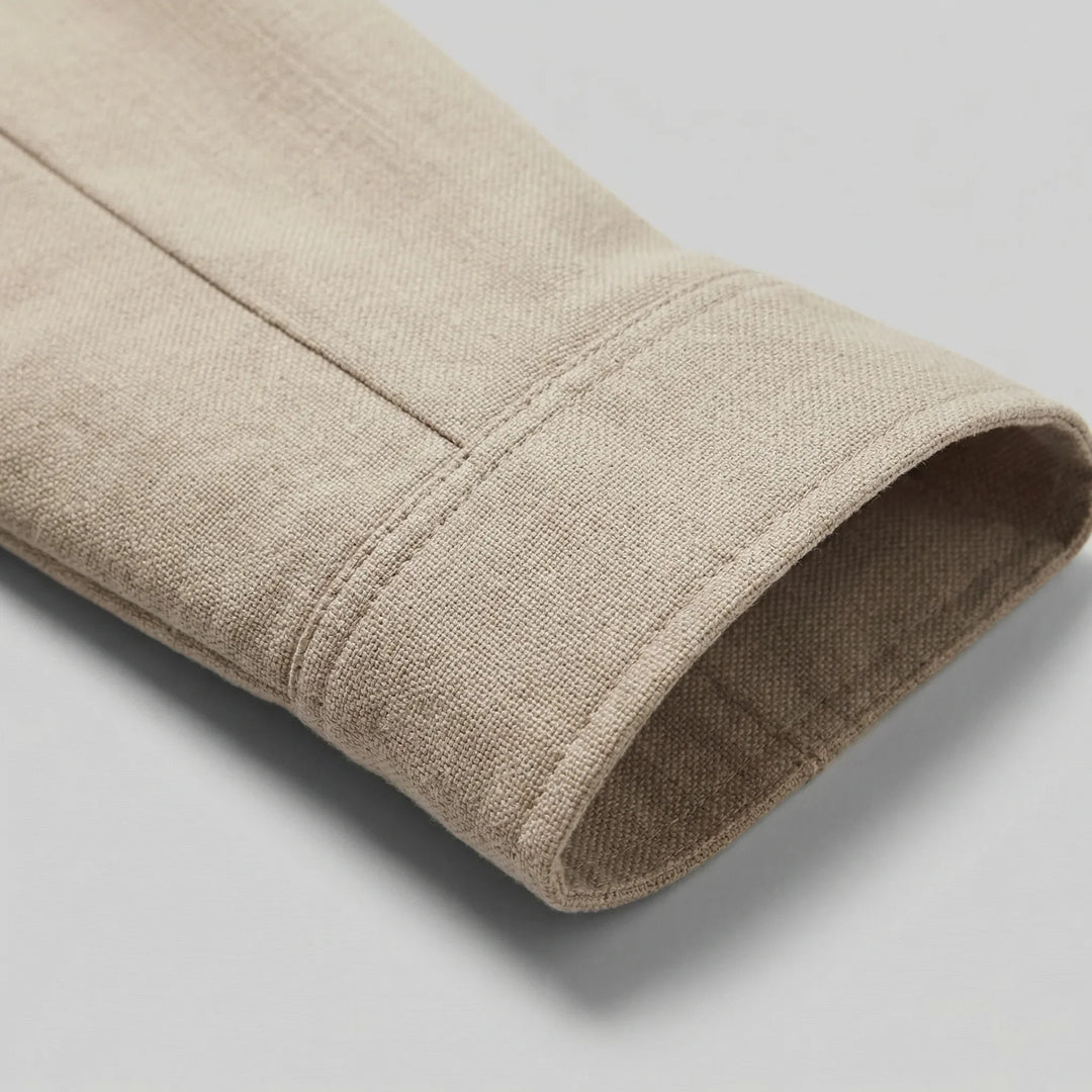 Unisex beige blazer met knopen voor een relaxte maar chique look, geschikt voor smart-casual en dagelijks gebruik.