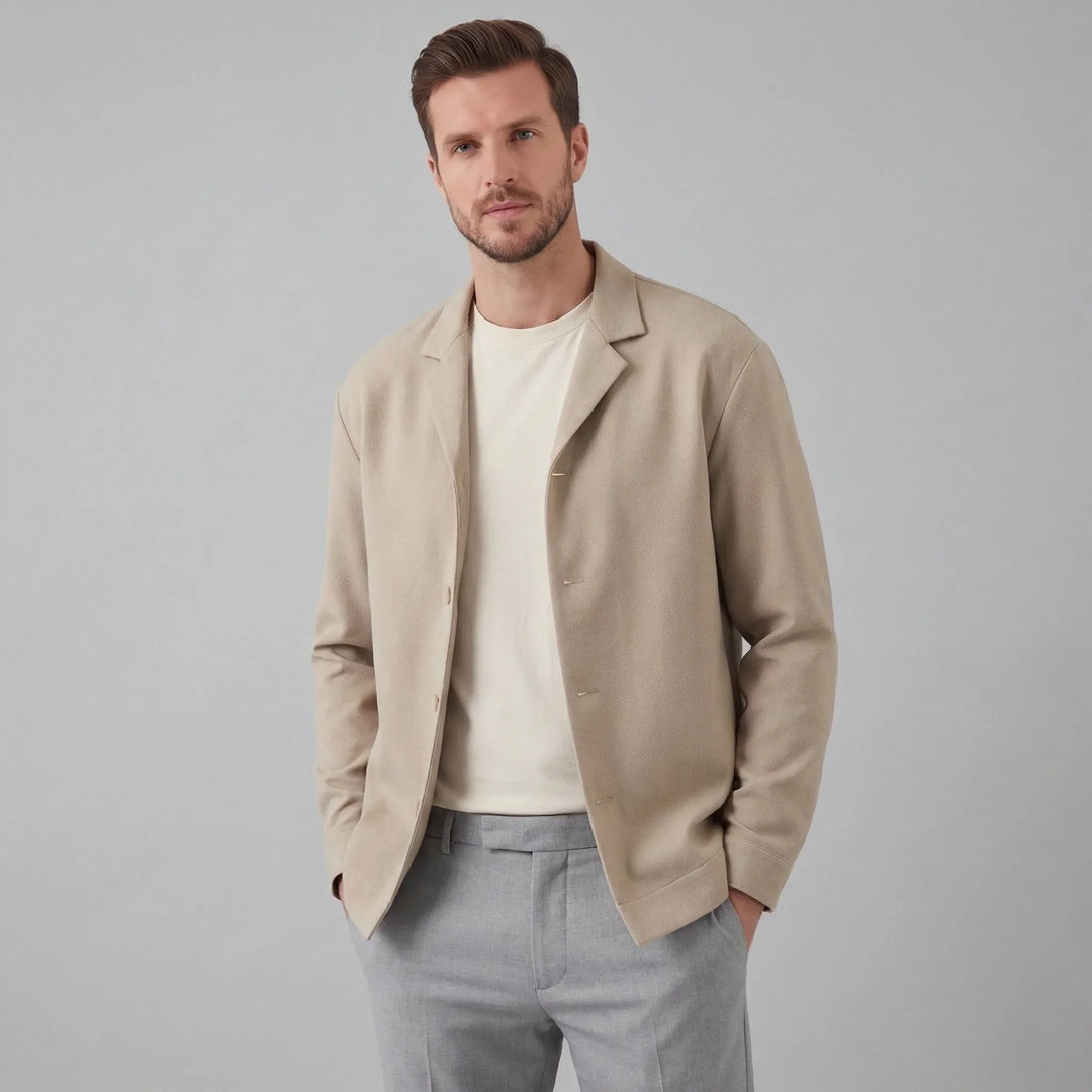 Beige unisex single-breasted blazer met knoopsluiting, perfect voor een tijdloze smart-casual look in elk seizoen.