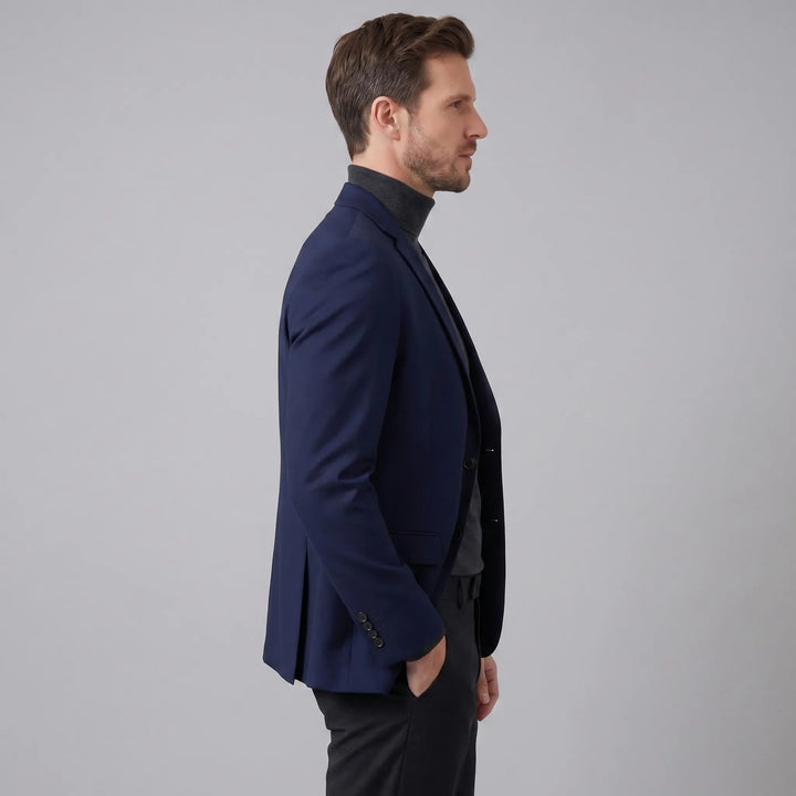 Hoogwaardige slim fit blazer voor heren; benadrukt een strakke, moderne silhouet.