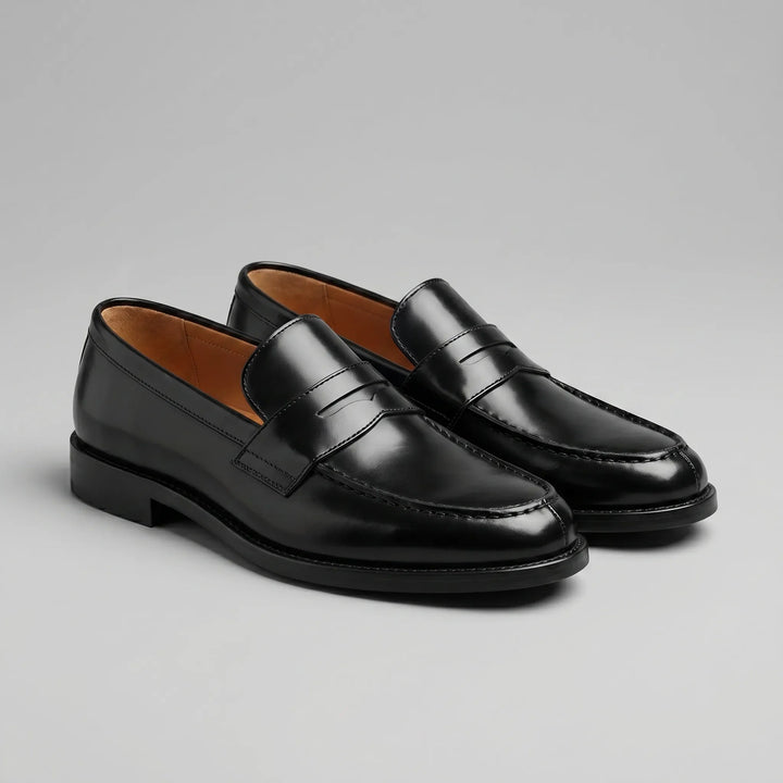 Zwarte klassieke heren penny loafers, comfortabel en veelzijdig voor casual en formele outfits.