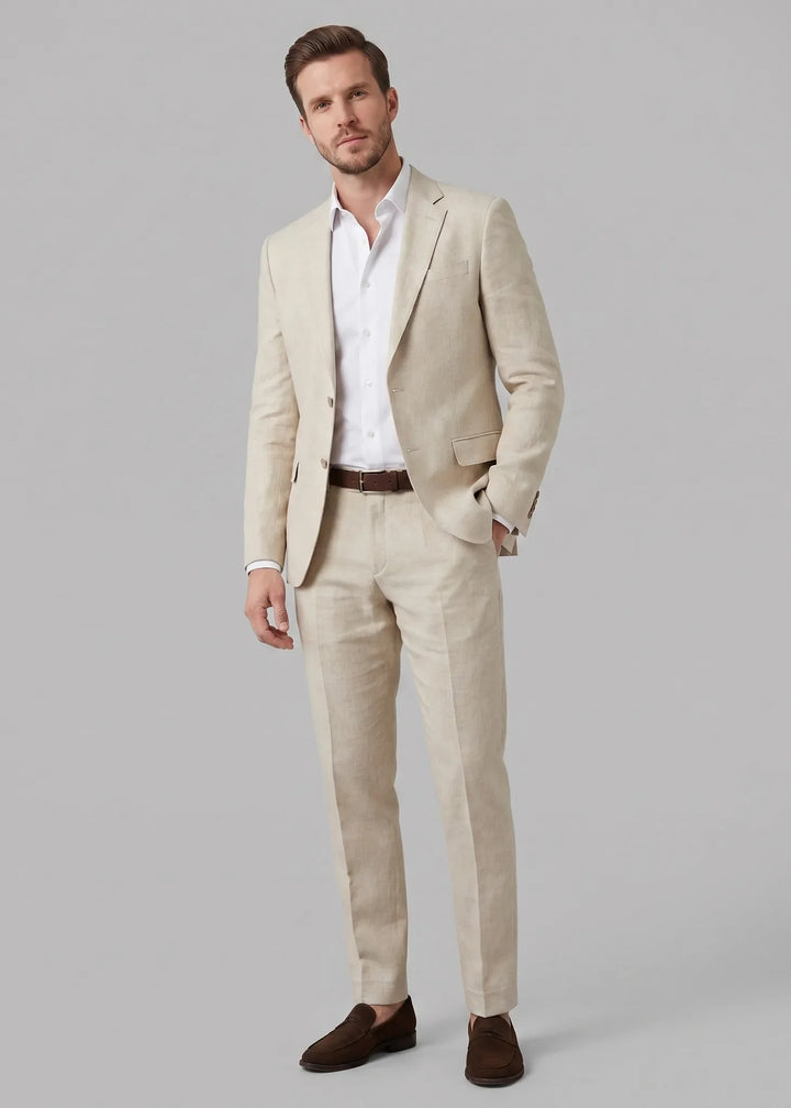 Beige slim fit heren pak. Tweedelig met blazer en pantalon, ideaal voor moderne zakelijke look of feest.