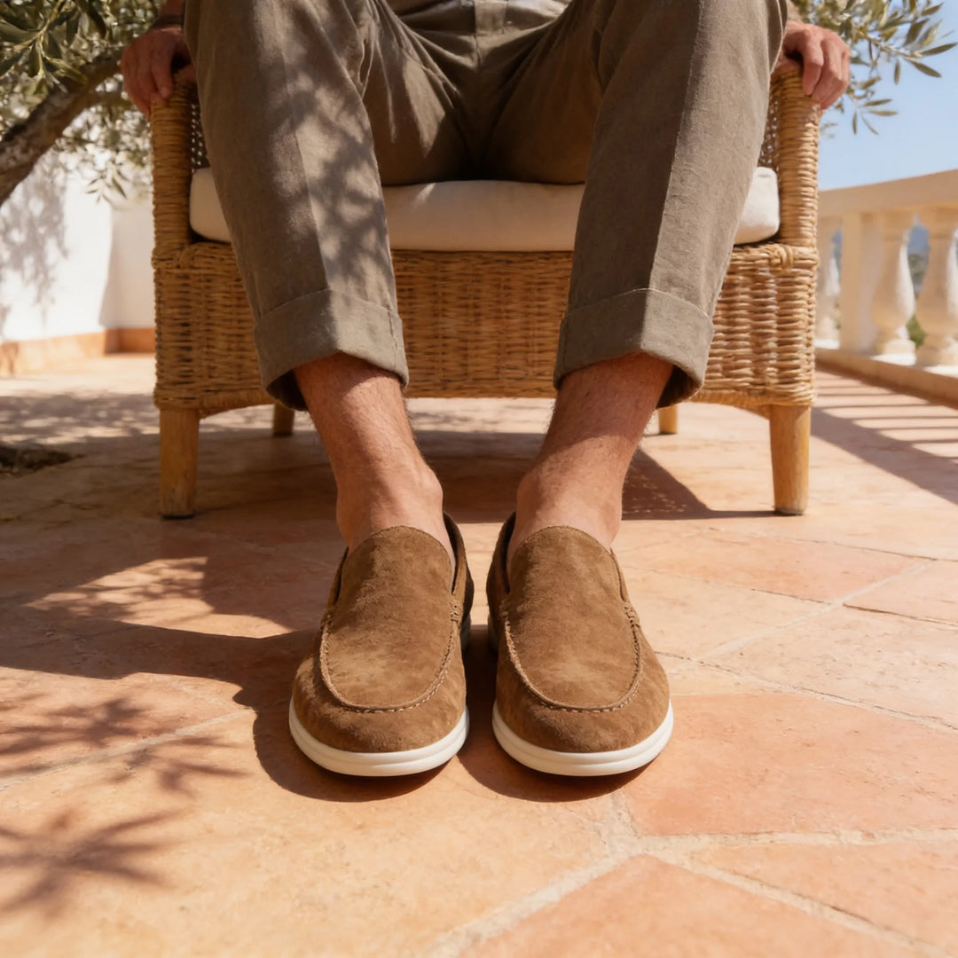 Witte canvas loafers, lichte en ademende dames instappers voor warme dagen.