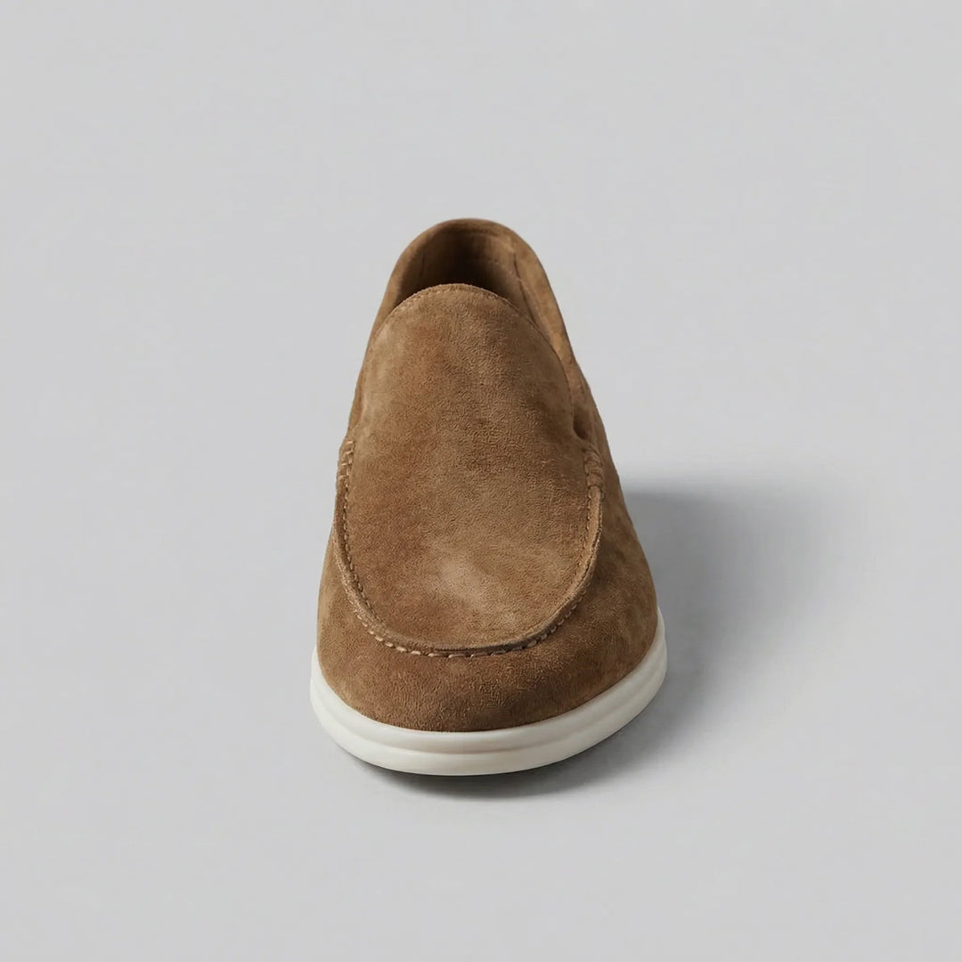 Cognacbruine suède loafers, comfortabele zomerschoenen met penny strap voor dames.