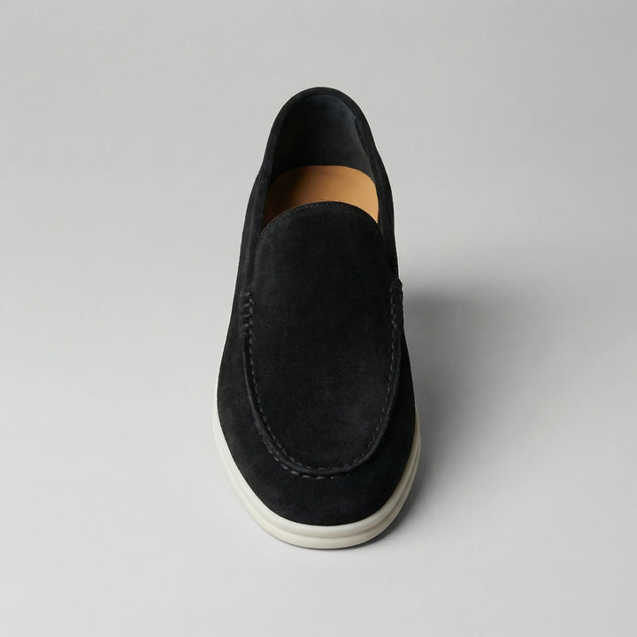 Witte zomerse instappers, lichtgewicht loafers met penny strap voor een frisse look.
