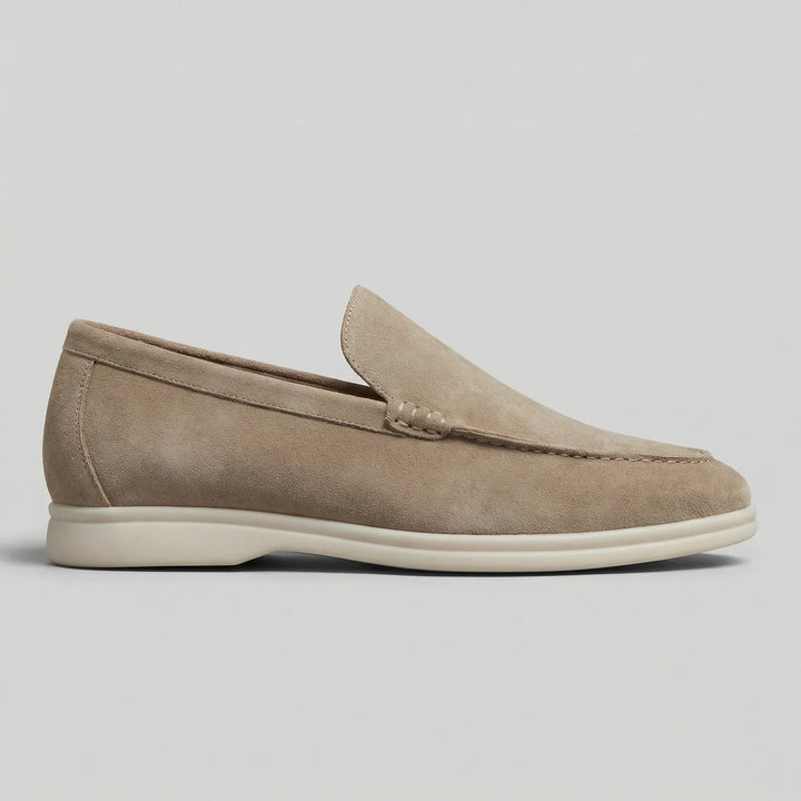 Klassieke zwarte penny loafers, veelzijdige slip-on flats voor dames.