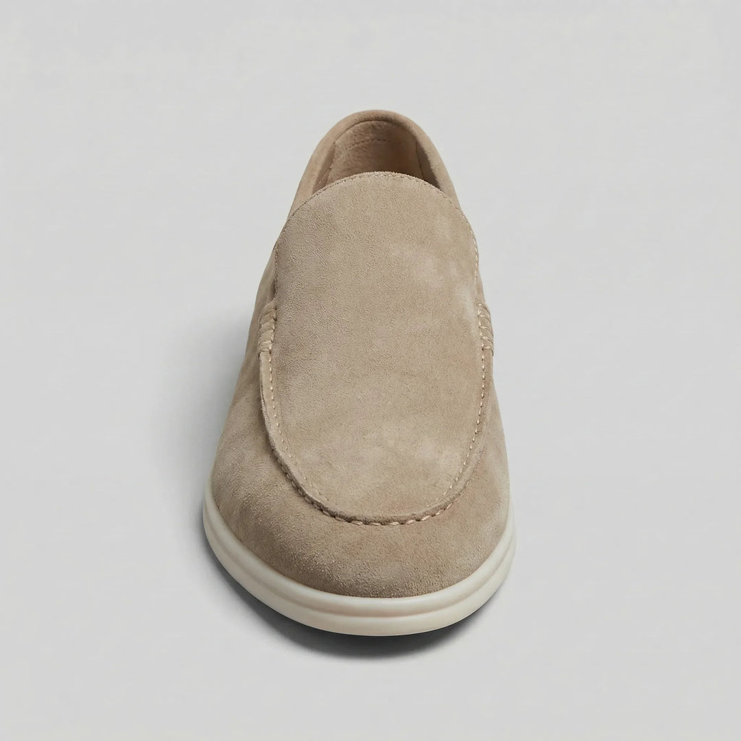 Elegante bruine leren instappers met penny strap, ideale platte zomerschoenen.