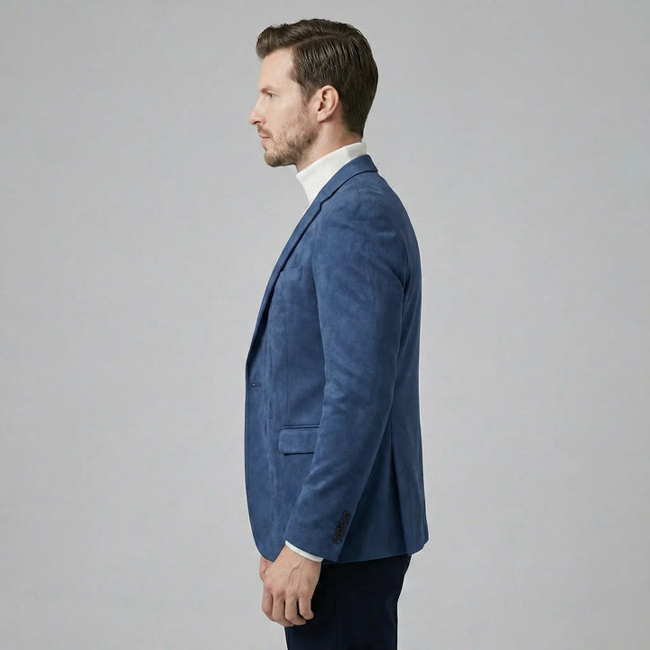 Heren blazer, slim fit, met V-hals, gedrapeerd op paspop, toont de perfecte pasvorm.