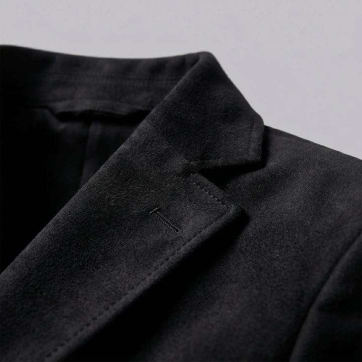 Zakelijke heren blazer, slim fit, met V-hals, combineert professionaliteit en stijl.