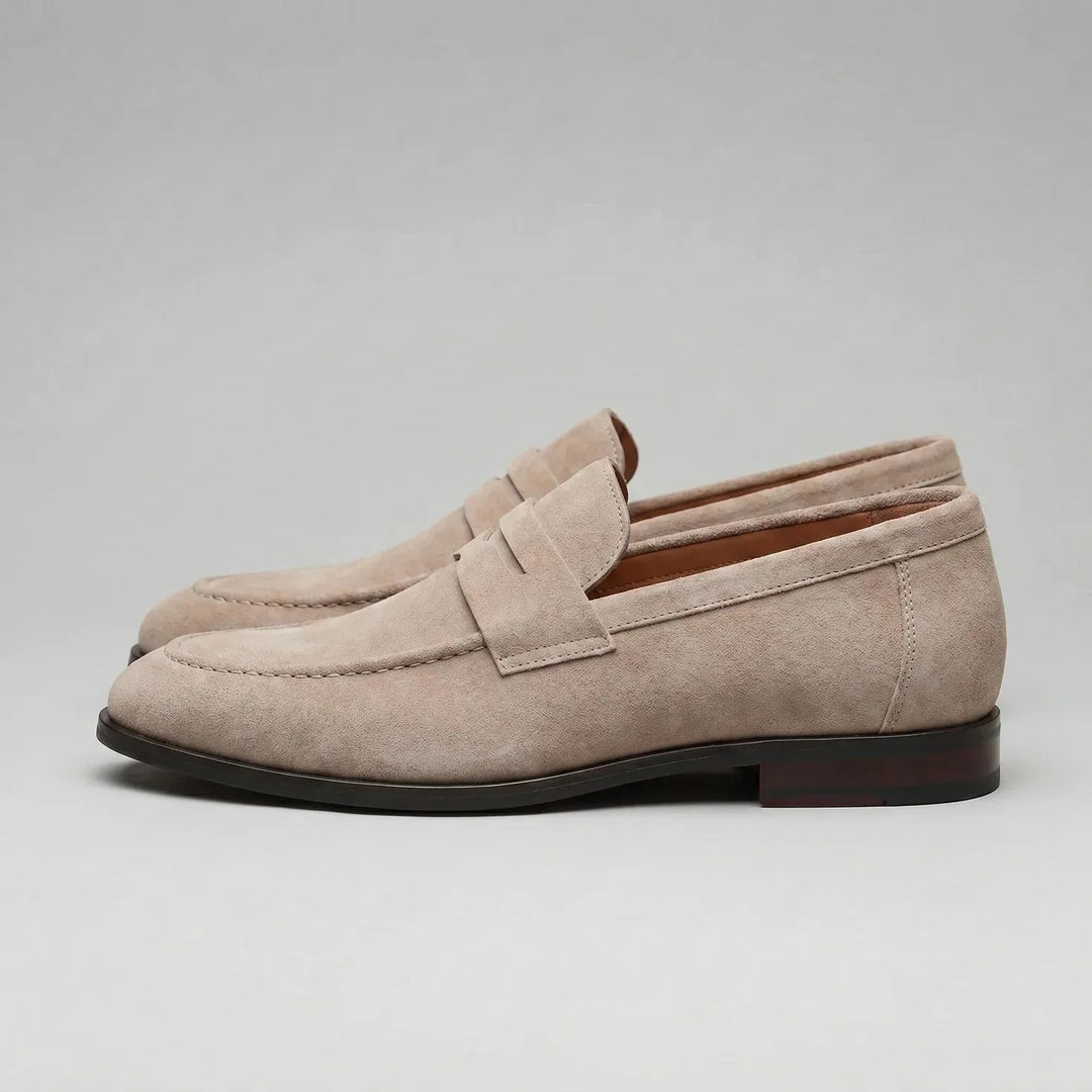 Klassieke bruine heren instappers, veelzijdig voor casual en formele gelegenheden, met comfort.
