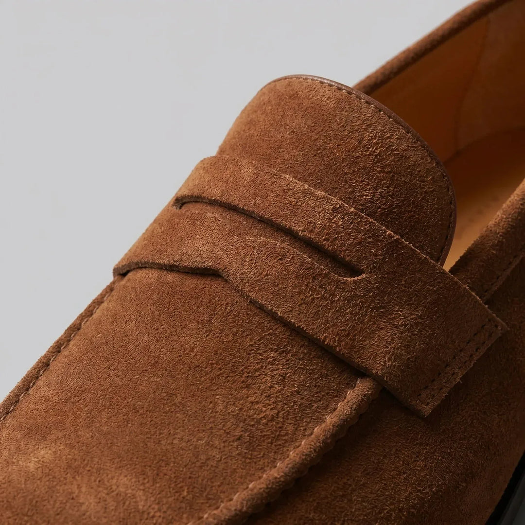 Beige heren loafers, tijdloze penny instappers voor comfort en een elegante uitstraling.