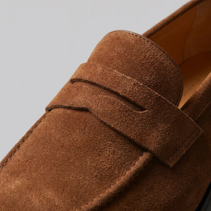 Beige heren loafers, tijdloze penny instappers voor comfort en een elegante uitstraling.