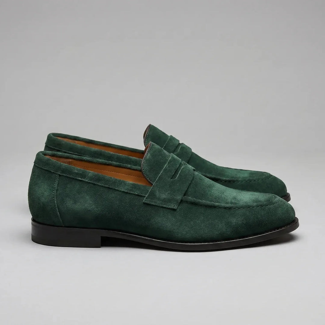Comfortabele bruine heren instappers, klassieke penny loafers stijl, voor elke gelegenheid.