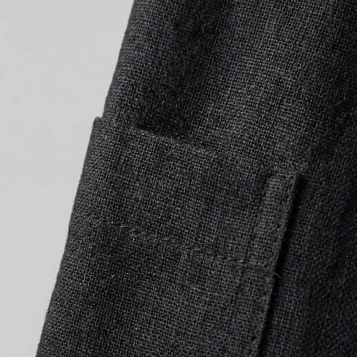 Modieuze damesblazer slim fit met lange mouwen, verkrijgbaar in wit, zwart, beige en lichtblauw.