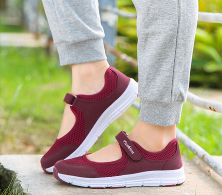 Ademende dames instappers: AirFlow mesh schoenen met klittenband, lichtgewicht en comfortabel.