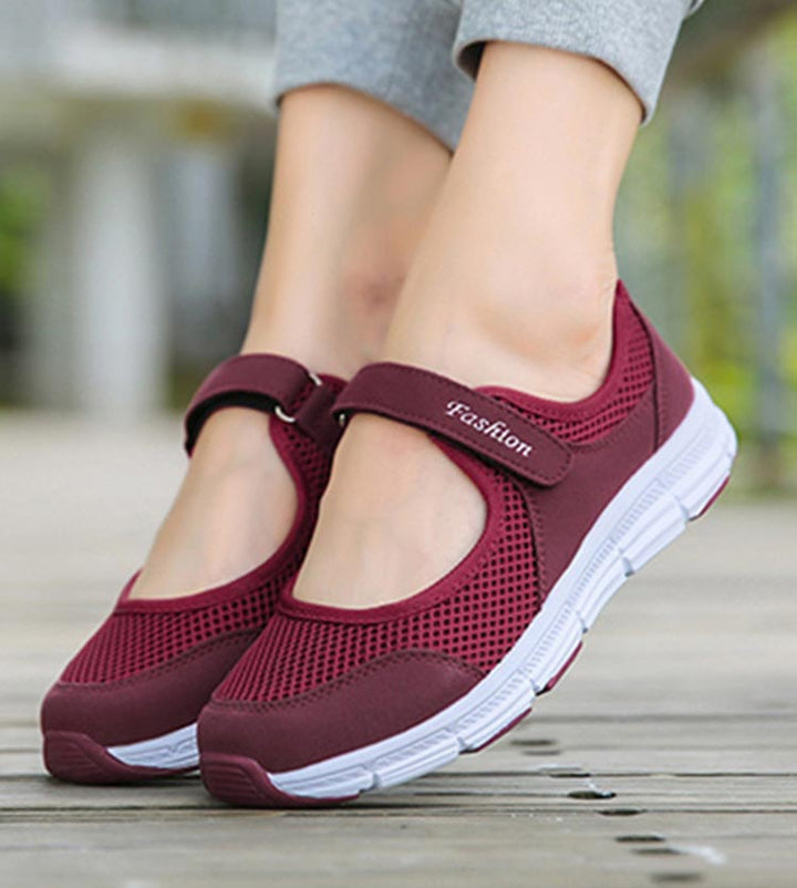 Casual AirFlow instappers voor dames, lichtgewicht en ademend met handige klittenbandsluiting.