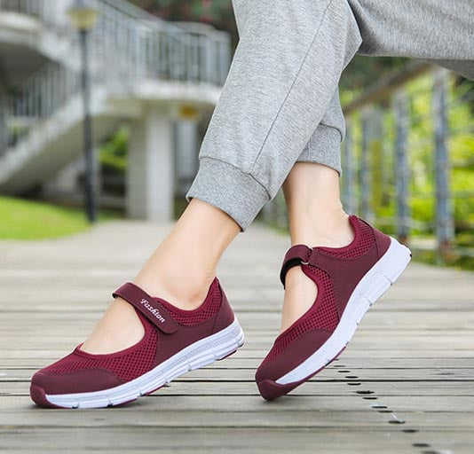 Dames instappers met AirFlow mesh, lichtgewicht en ademend, perfect voor dagelijks comfort.