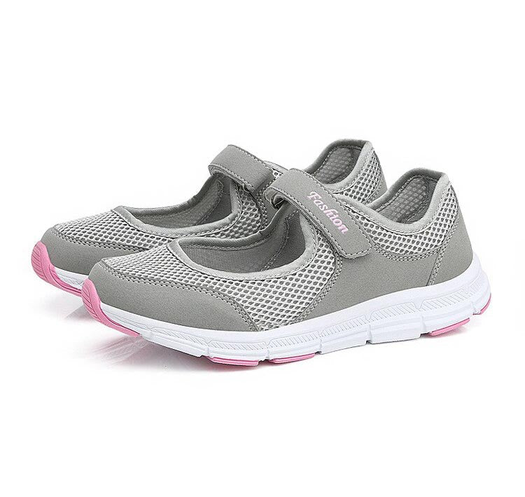 Comfortabele dames instappers: lichtgewicht AirFlow schoenen met ademende mesh en klittenband.