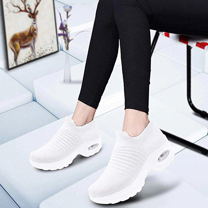 Moderne damessneakers AIR, casual en zonder veters, ideaal voor dagelijks gebruik.