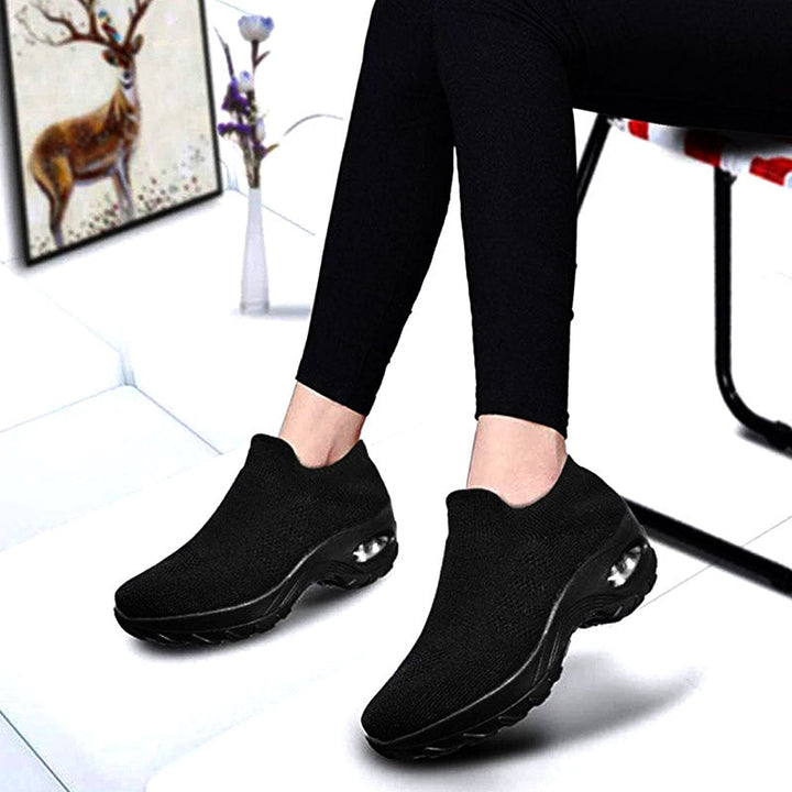 Zwarte dames AIR sneakers, veelzijdig, comfortabel, perfect voor elke casual outfit.