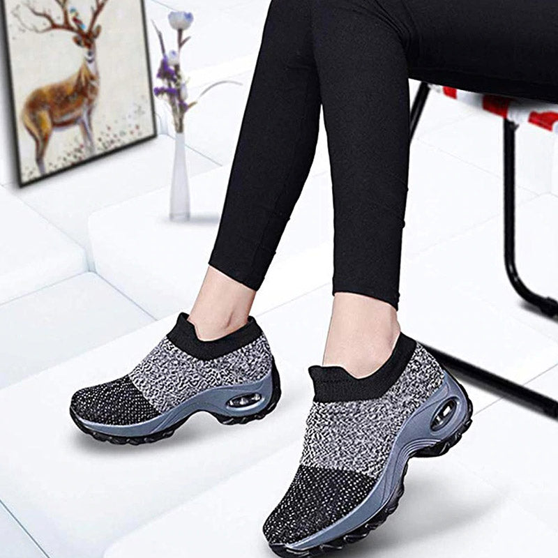 Witte dames AIR sneakers, frisse look, lichtgewicht en ademend voor warme dagen.