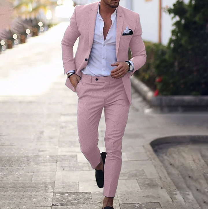 Zijaanzicht van het Lucas heren business casual pak, toont de perfecte pasvorm en elegante belijning en comfort.