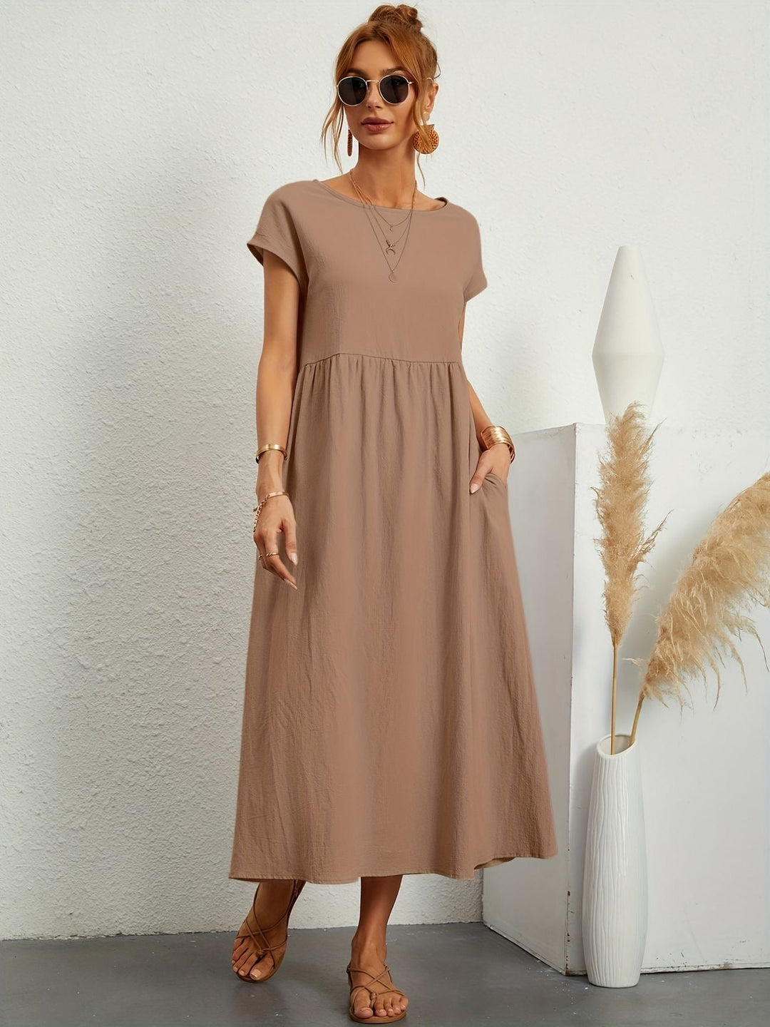 Elegante midijurk dames met korte mouwen, A-lijn silhouet, een comfortabele en veelzijdige toevoeging.