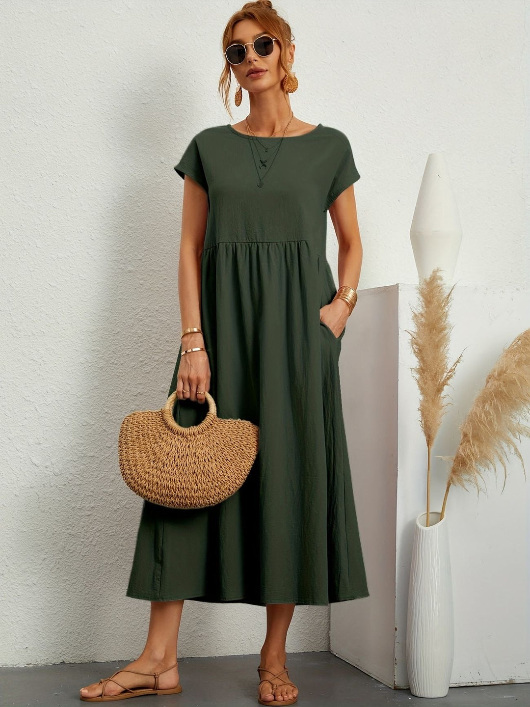 Damesjurk midi met korte mouwen, comfortabel en stijlvol, perfect voor een elegante casual look.