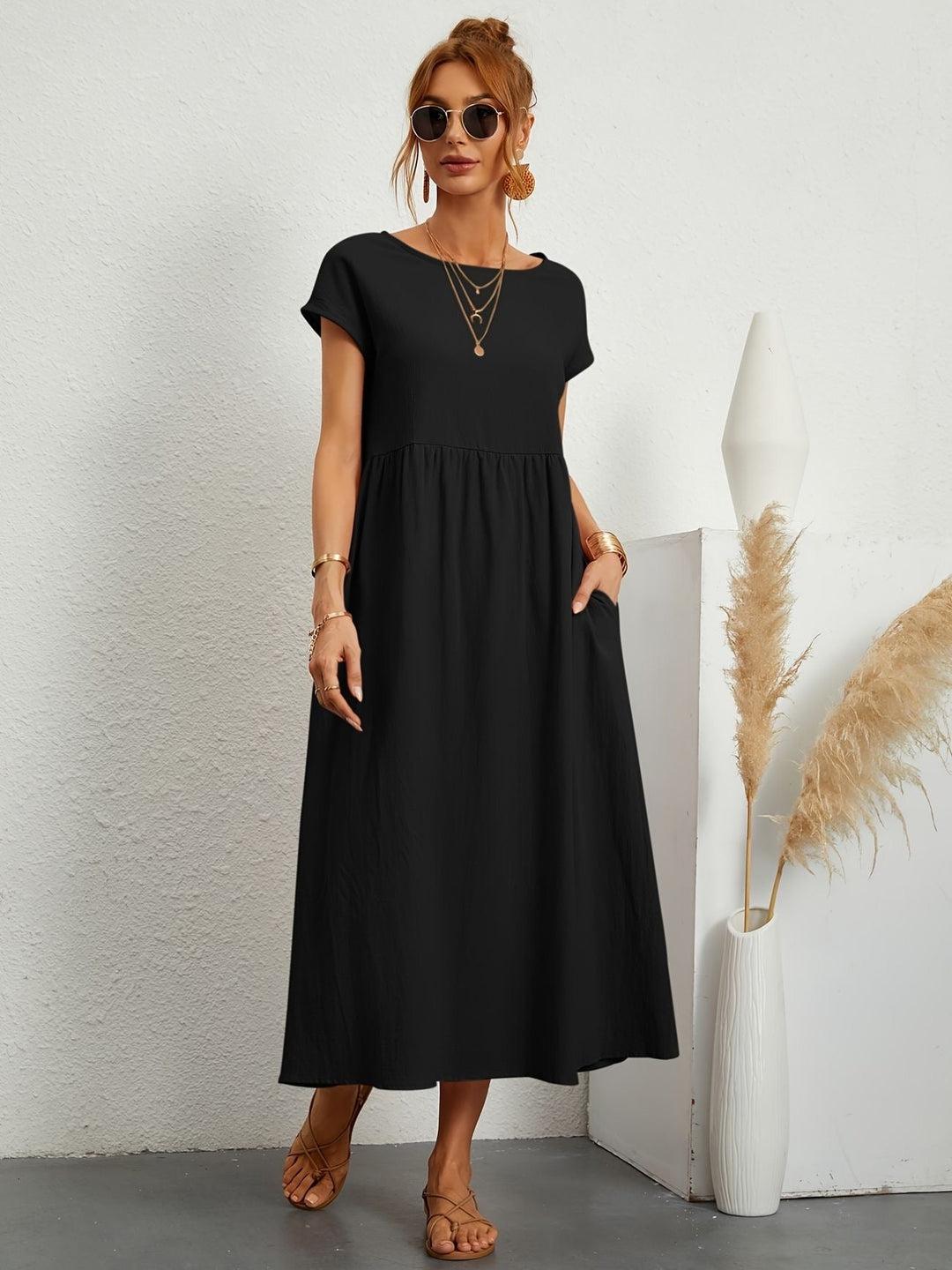 Comfortabele A-lijn midijurk voor dames met korte mouwen, veelzijdig en elegant voor elke dag.