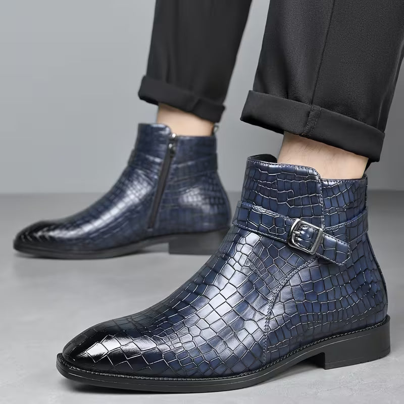 Chique heren mid-top enkellaarzen met exotische krokodillenprint textuur en zijrits voor casual of feestelijke look.