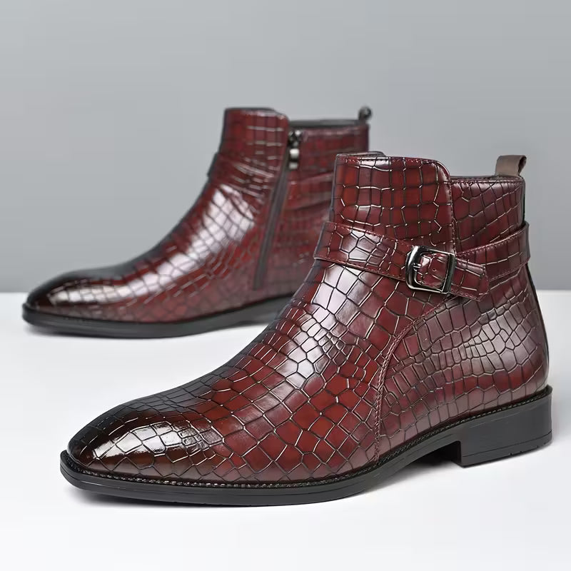 Luxe heren mid-top enkellaarzen met exotische krokodillenprint, zijrits en puntige neus. Herenmode.