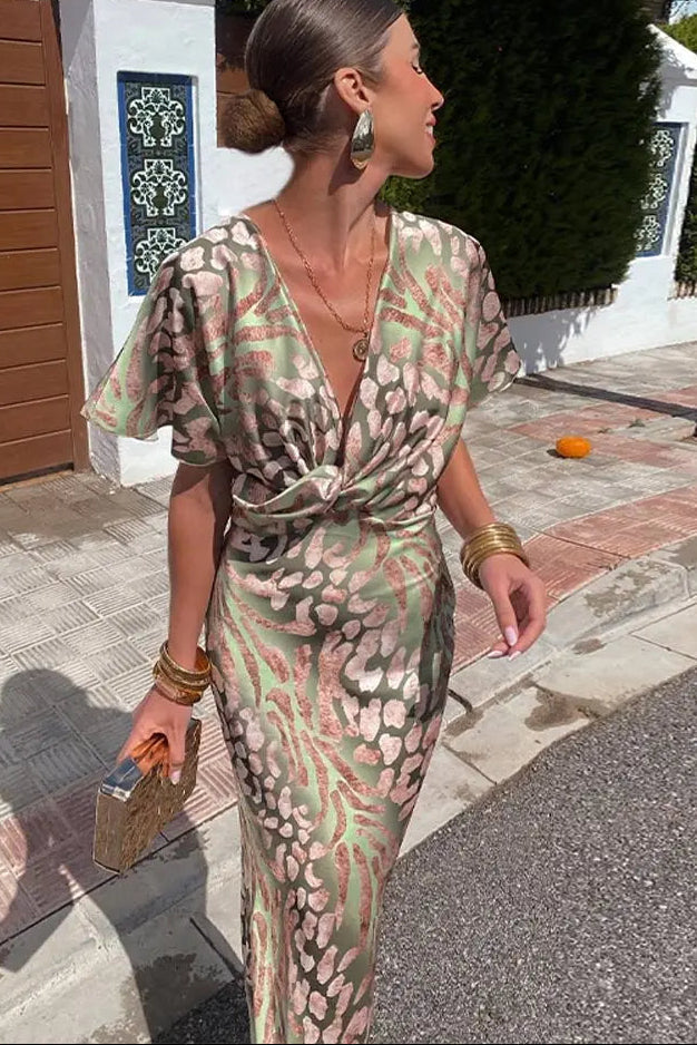 Stijlvolle dames zomerjurk, type Elizabeth midi-cocktailjurk met V-hals, ideaal voor een casual chique look.