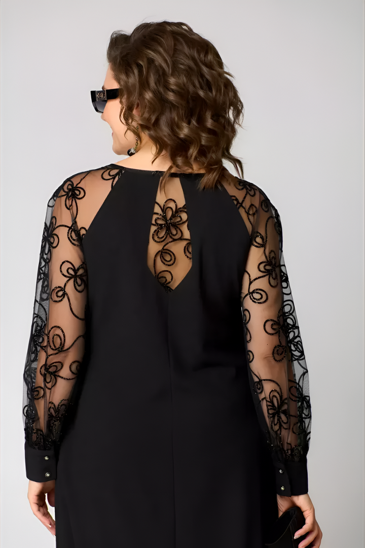 Flatterende zwarte midijurk met elegante mouwen en A-lijn silhouet, perfect voor formele gelegenheden.
