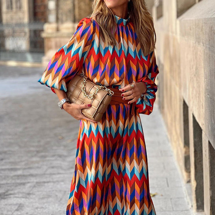 Veelzijdige dames midi jurk met gekleurde print. Ideaal voor zomer, strand of festival. Comfortabel en modieus.