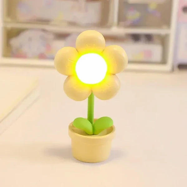 Kleine LED bloemlamp, sfeervolle nachtlamp voor de kinderkamer, creëert een rustgevende en vrolijke sfeer.