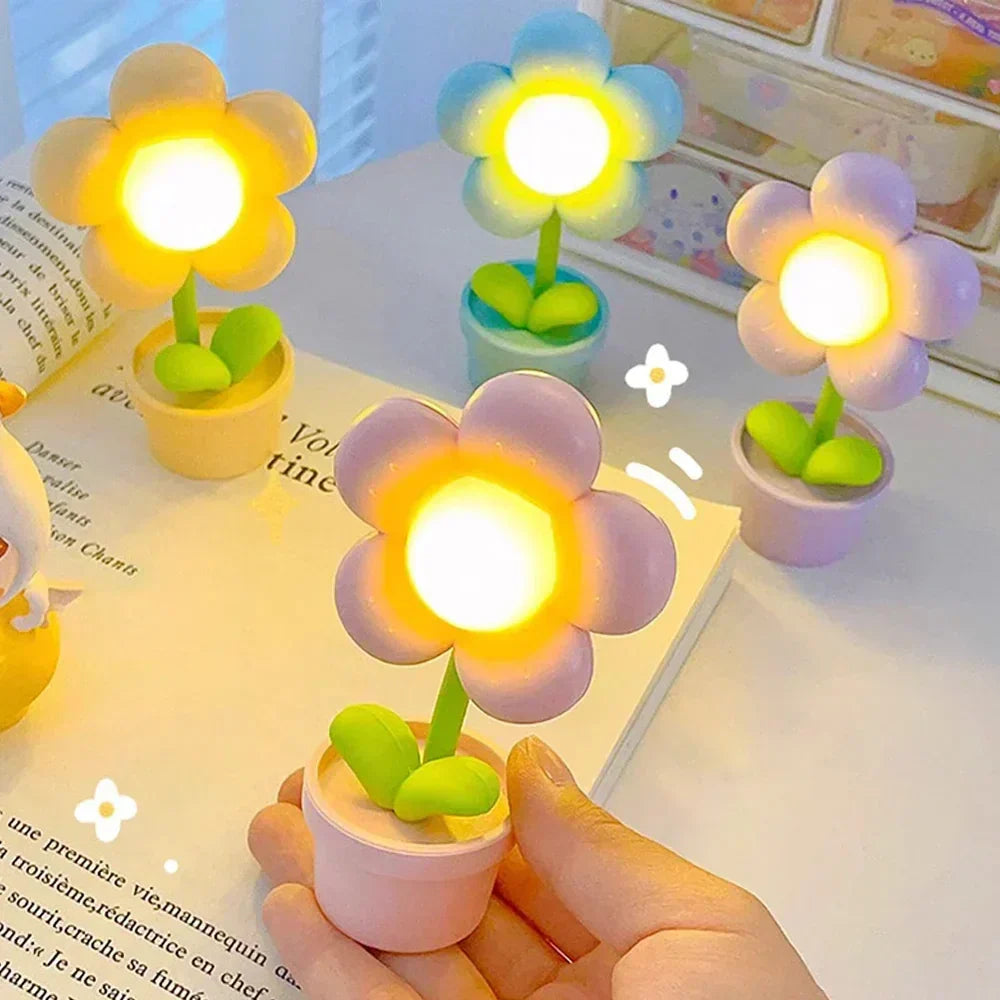 Compacte LED bloem nachtlamp, een charmante tafellamp voor sfeervolle verlichting in de slaap- of kinderkamer.