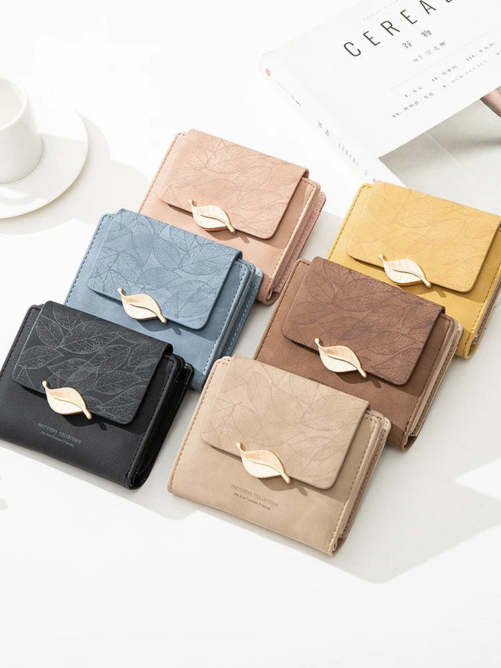 Dames accessoire: PU leren portemonnee met stijlvol mat bladpatroon en handige rits.
