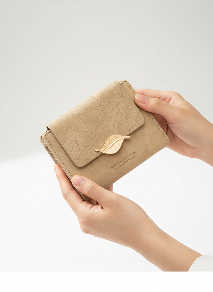Veelkleurige mini damesportemonnee van PU leer met mat bladpatroon, inclusief creditcardhouder.