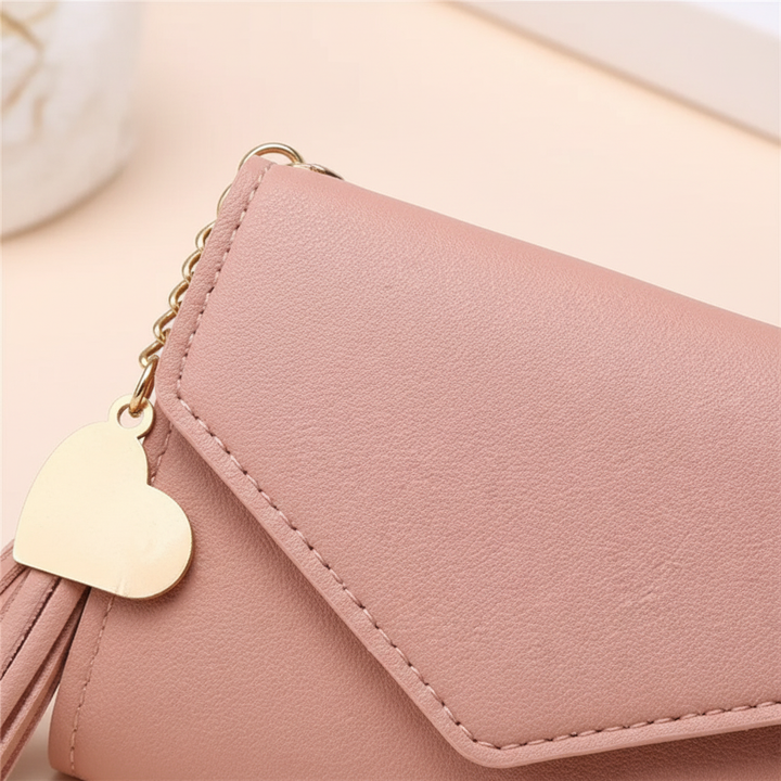 Compacte ChicWallet dames mini-portemonnee met rits en trendy kwastje, ideaal voor pasjes en munten.