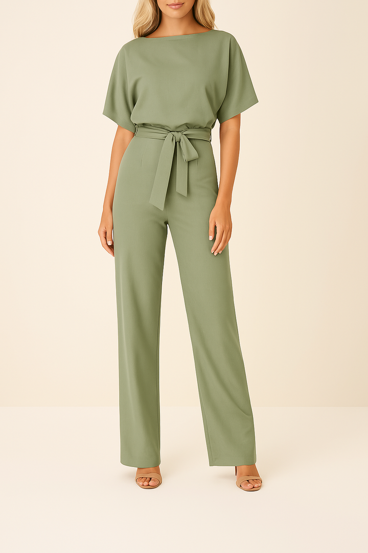 Achterkant van de dames jumpsuit Emma, wijde pijpen, minimalistisch, met detail van ceintuur.